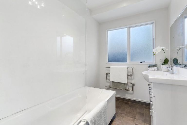 Photo of property in 1/39 Riverton Drive, Randwick Park, Auckland, 2105