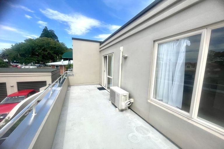 Photo of property in 4/28 Third Avenue, Tauranga, 3110