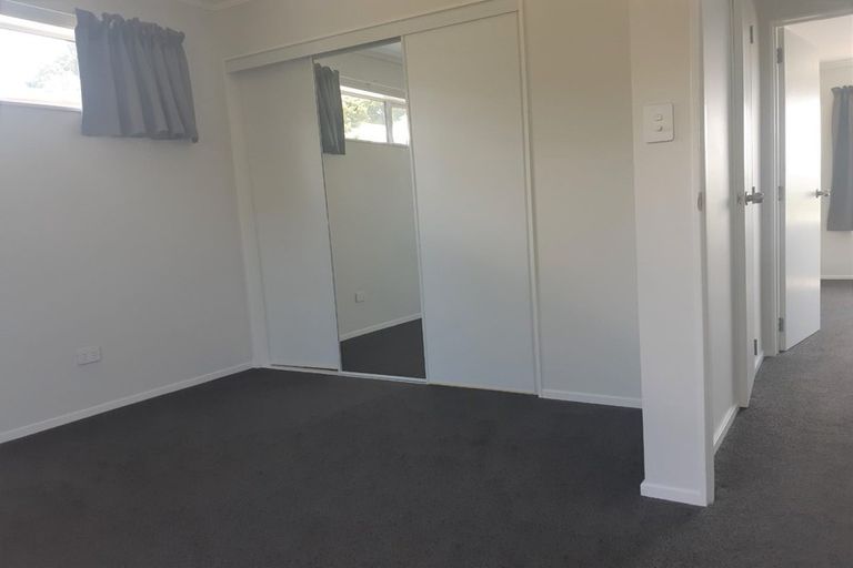 Photo of property in 1 Raelene Place, Massey, Auckland, 0614