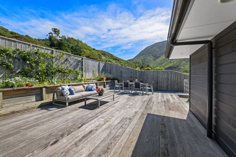 Photo of property in 6 West Terrace, Picton, 7220