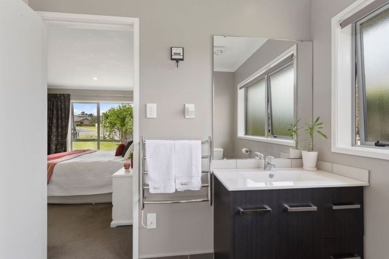 Photo of property in 11 Mermaid Mews, Red Beach, 0932