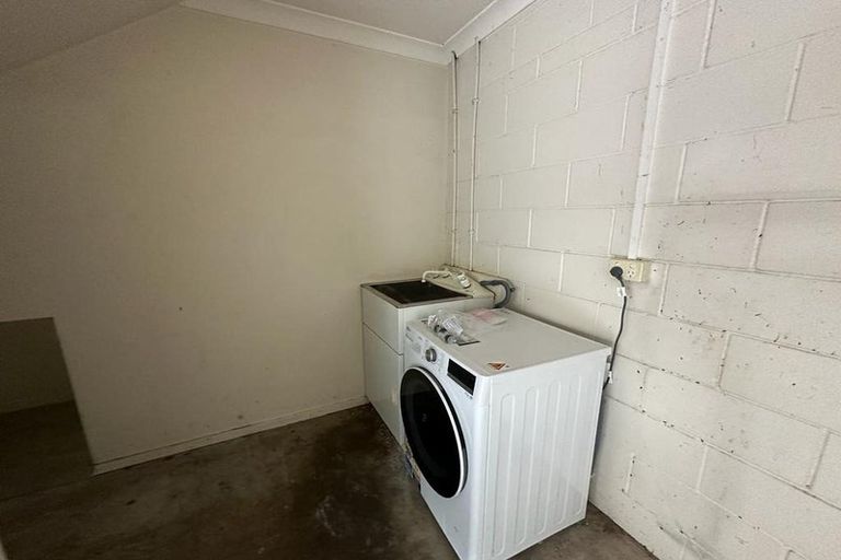 Photo of property in 12 Poturi Streams Avenue, Titirangi, Auckland, 0604