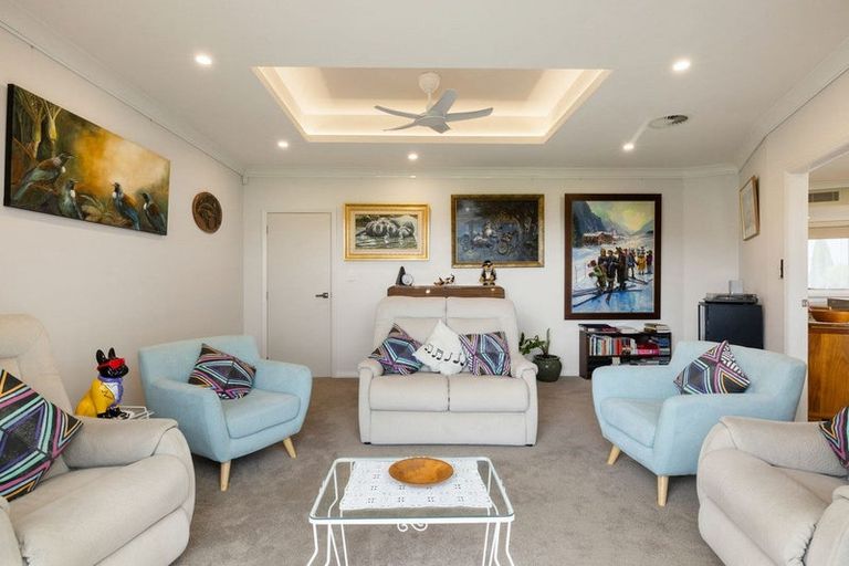 Photo of property in 2 Kotare Grove, Cambridge, 3434