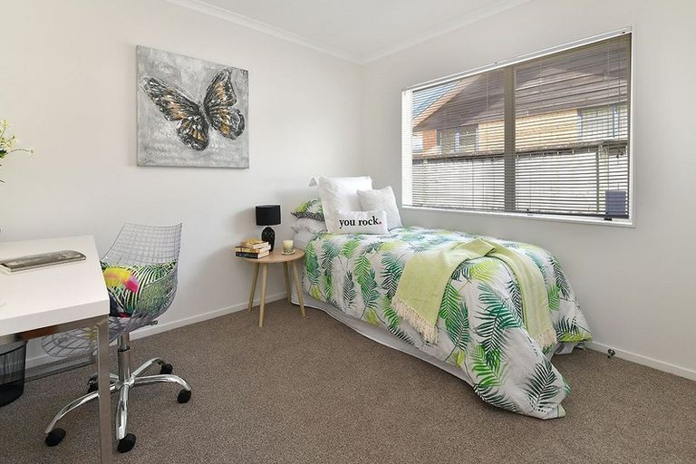 Photo of property in 106 Lakeside Drive, Orewa, 0931