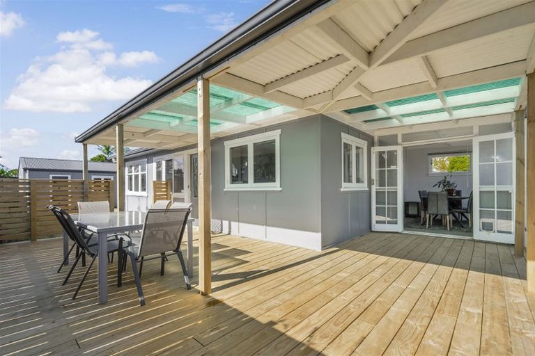 Photo of property in 140 Don Buck Road, Massey, Auckland, 0614