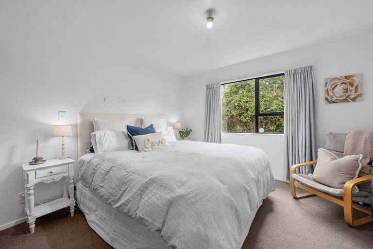 Photo of property in 2/53 Topliss Drive, Northcross, Auckland, 0632