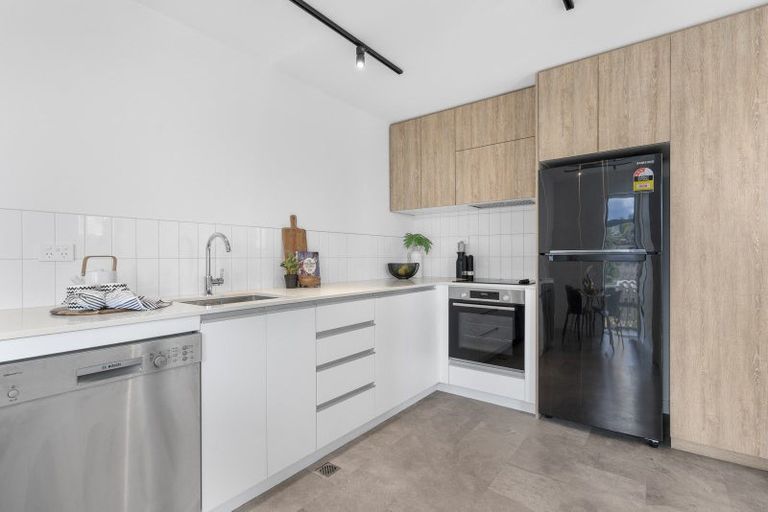 Photo of property in 69u2 Tiketike Way, Brooklyn, Wellington, 6021