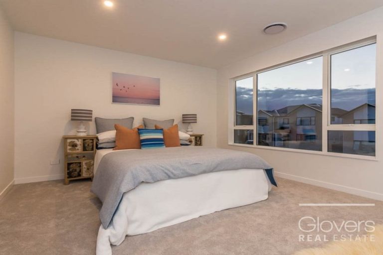 Photo of property in 17 Kearns Drive, Hobsonville, Auckland, 0616