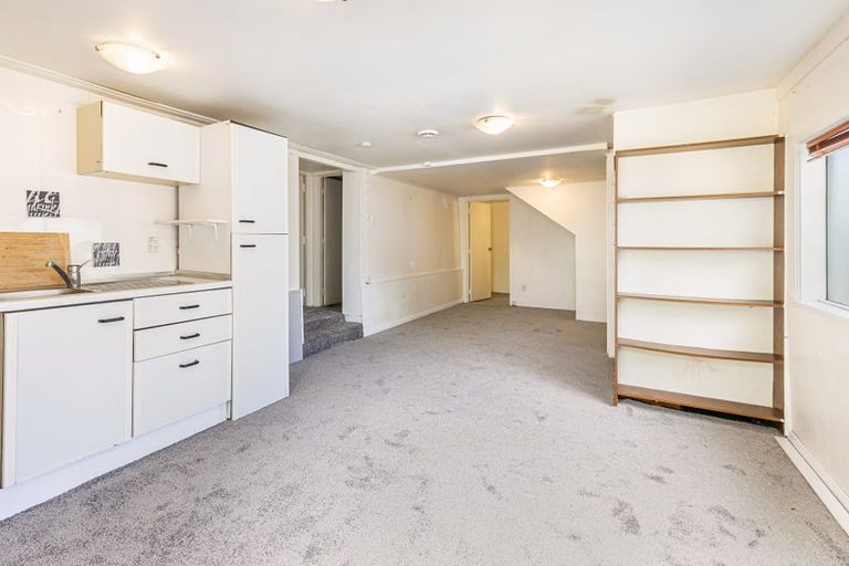 Photo of property in 31 Covil Avenue, Te Atatu South, Auckland, 0610