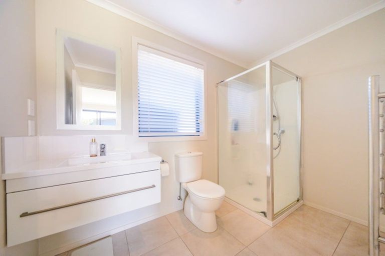 Photo of property in 16 Lorenzo Place, Kelvin Grove, Palmerston North, 4414