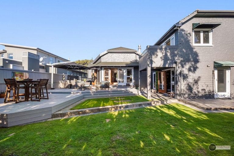 Photo of property in 37 Pohutukawa Street, Woburn, Lower Hutt, 5010