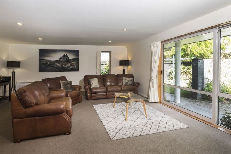 Photo of property in 16 Huntingdon Place, Avonhead, Christchurch, 8042