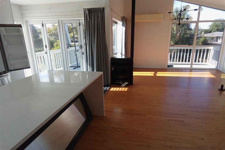 Photo of property in 13 Hollinbrigg Place, Manurewa, Auckland, 2102