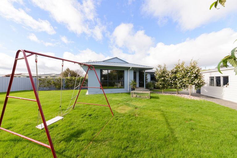Photo of property in 28 Peppertree Glade, Kelvin Grove, Palmerston North, 4414