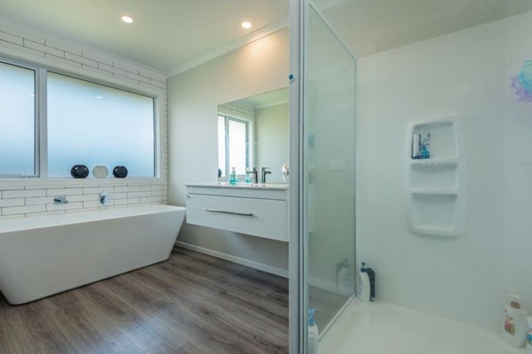 Photo of property in 20 Pegasus Place, Kelvin Grove, Palmerston North, 4414