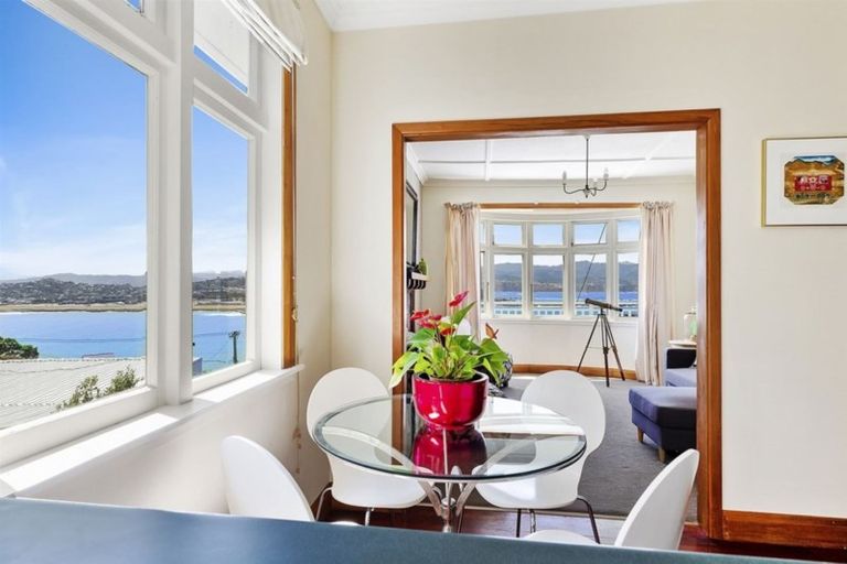 Photo of property in 49 Hungerford Road, Lyall Bay, Wellington, 6022