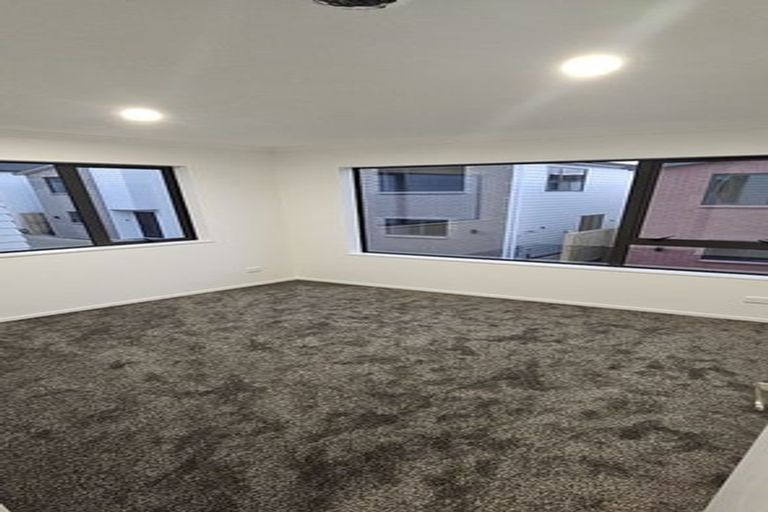 Photo of property in 100 Seymour Road, Sunnyvale, Auckland, 0612