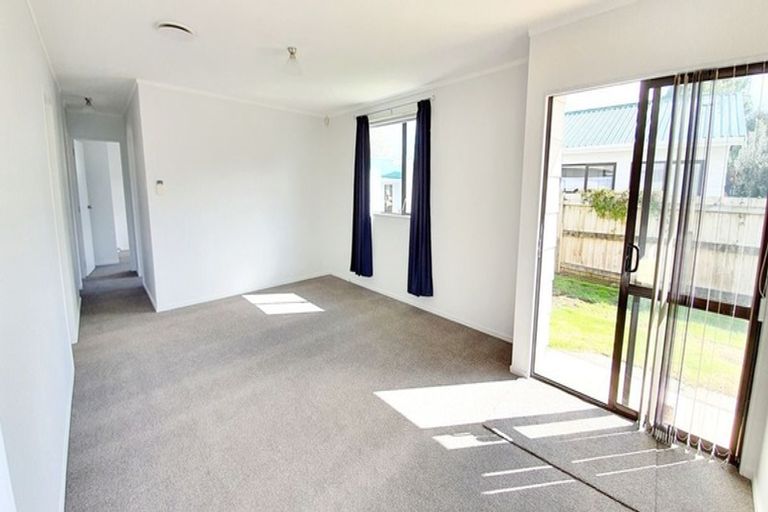 Photo of property in 2/35 Hill Crescent, Papakura, 2110