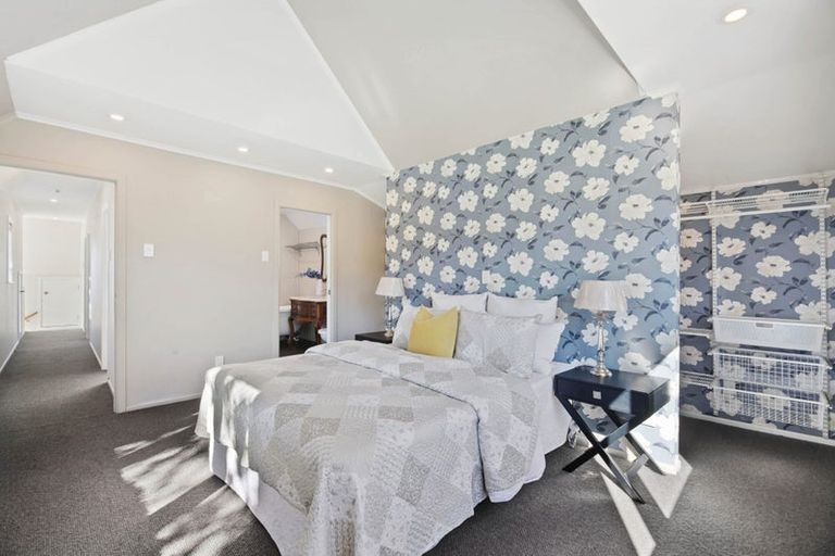 Photo of property in 19 Beach Road, Mellons Bay, Auckland, 2014
