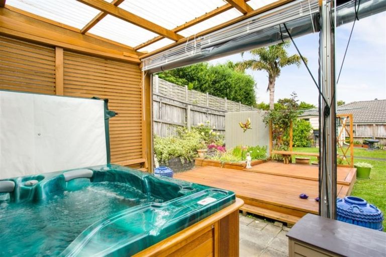 Photo of property in 2 Gendo Avenue, Henderson, Auckland, 0612