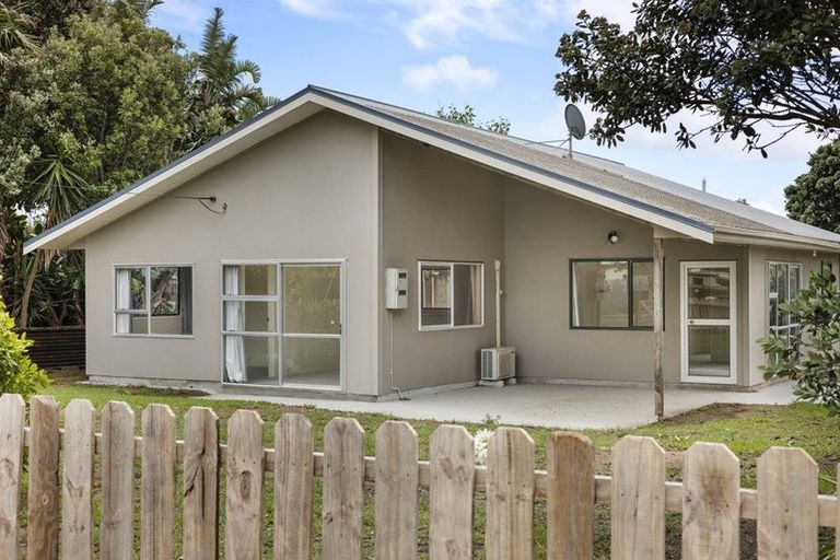 Photo of property in 1 Cordyline Road, Port Waikato, Tuakau, 2695