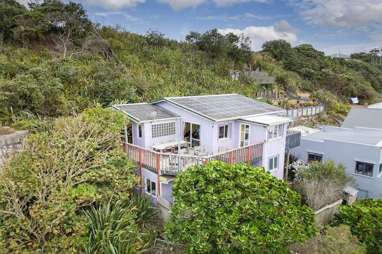 Photo of property in 63 Sea View Road, Baylys Beach, 0377