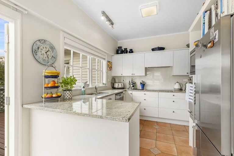 Photo of property in 37 Beauchamp Street, Karori, Wellington, 6012