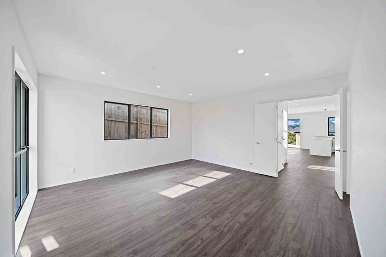 Photo of property in 17 Nola Dawn Avenue, Papakura, 2110