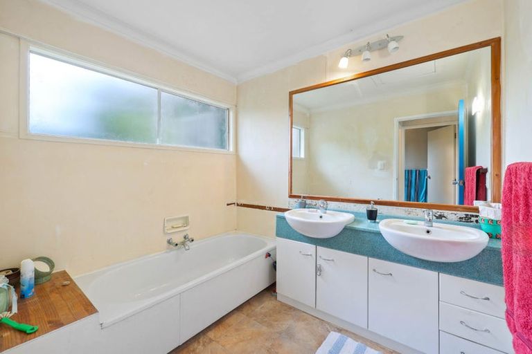 Photo of property in 37 Haseler Crescent, Howick, Auckland, 2014