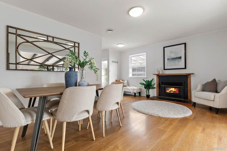 Photo of property in 1/20 Hogans Road, Glenfield, Auckland, 0629