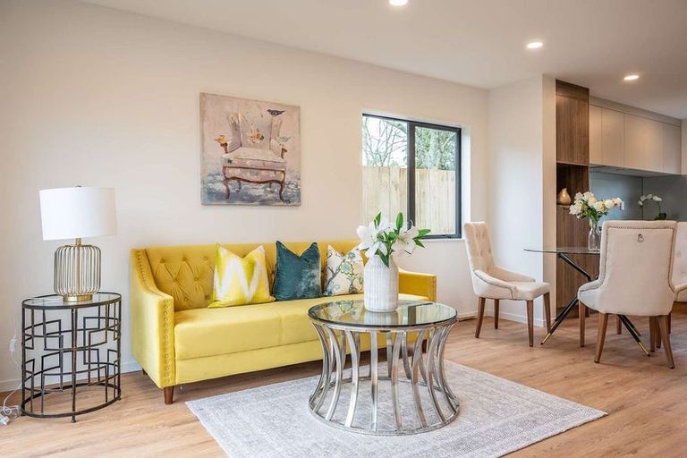 Photo of property in 2/34 Edmonton Road, Henderson, Auckland, 0612