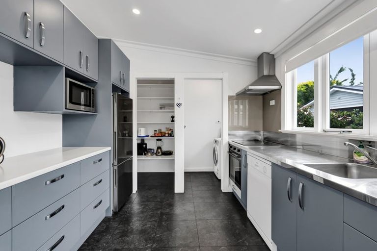 Photo of property in 86 Tukapa Street, Westown, New Plymouth, 4310