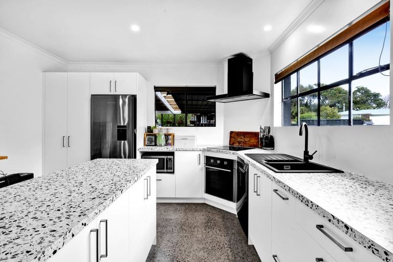 Photo of property in 5 Totara Terrace, Inglewood, 4330