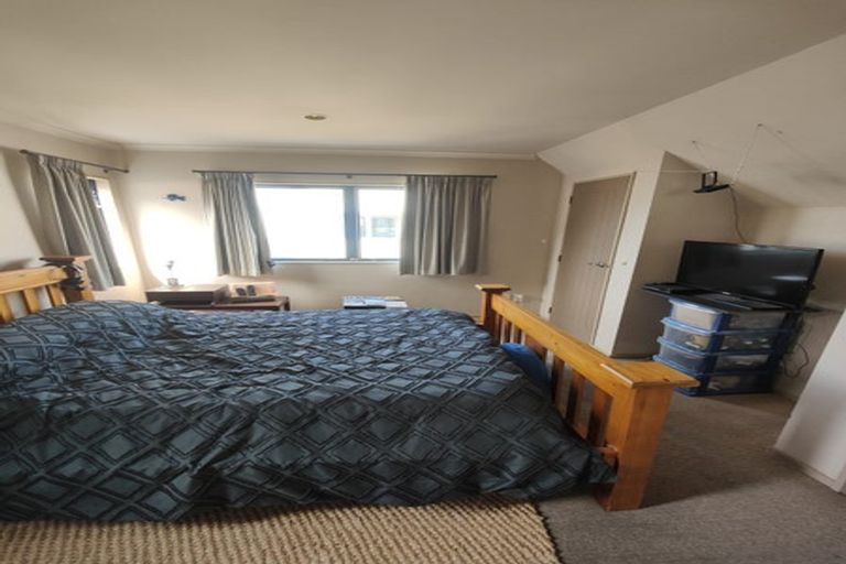 Photo of property in 162 Queens Drive, Lyall Bay, Wellington, 6022