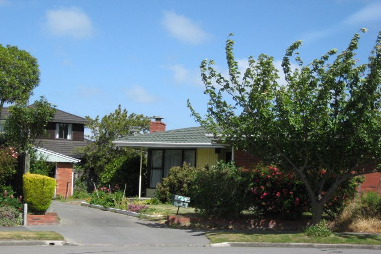 Photo of property in 17 Ostend Place, Avonhead, Christchurch, 8042