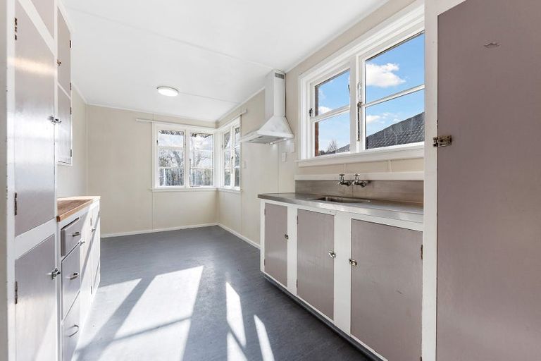 Photo of property in 8 Hooker Avenue, Bryndwr, Christchurch, 8053