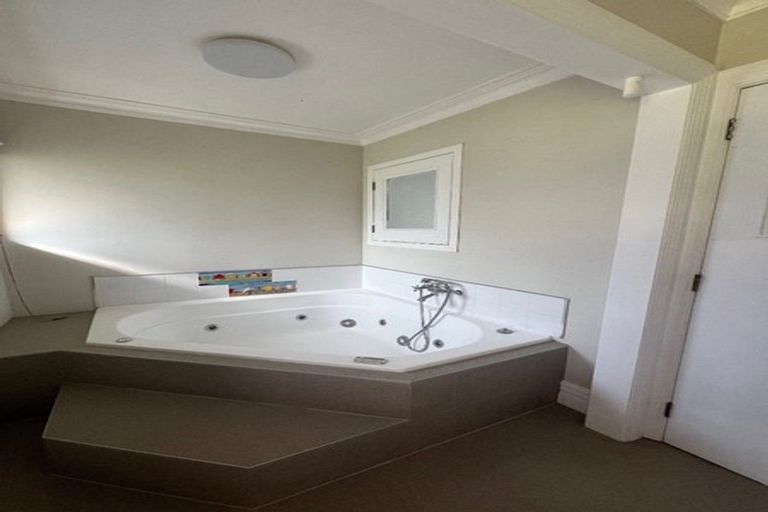 Photo of property in 2/46 Lyons Avenue, Murrays Bay, Auckland, 0630