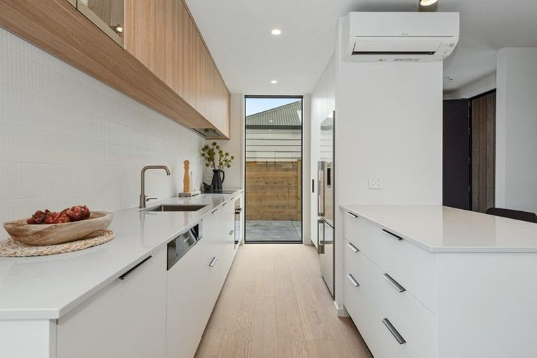 Photo of property in 23u2 Strowan Avenue, Fairfield, Hamilton, 3214