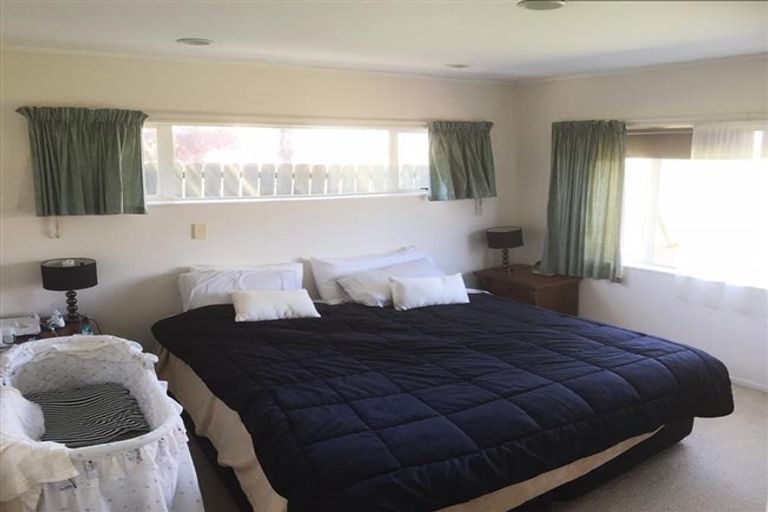 Photo of property in 20a Justin Place, Te Atatu Peninsula, Auckland, 0610