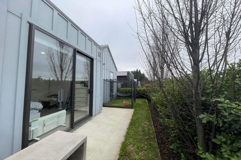 Photo of property in 28 Mount Creighton Crescent, Wanaka, 9305