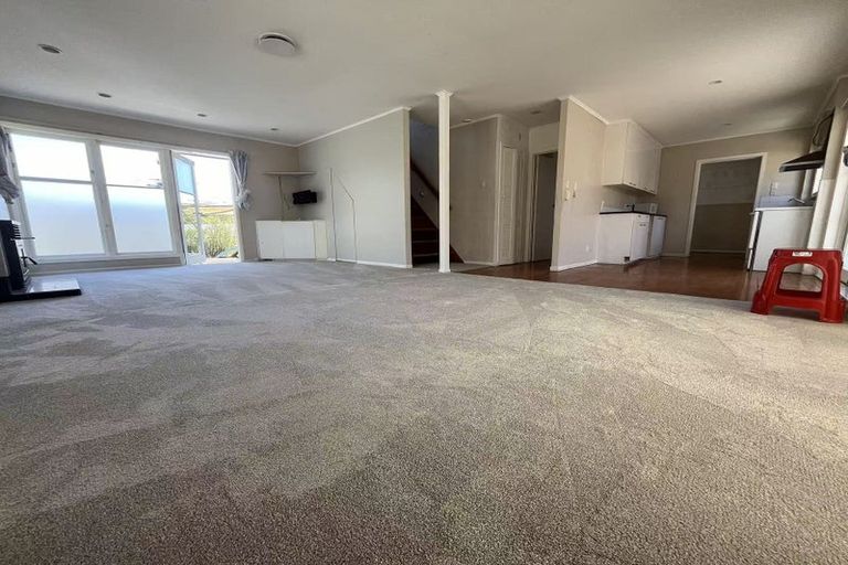 Photo of property in 37 Strid Road, Te Atatu South, Auckland, 0610