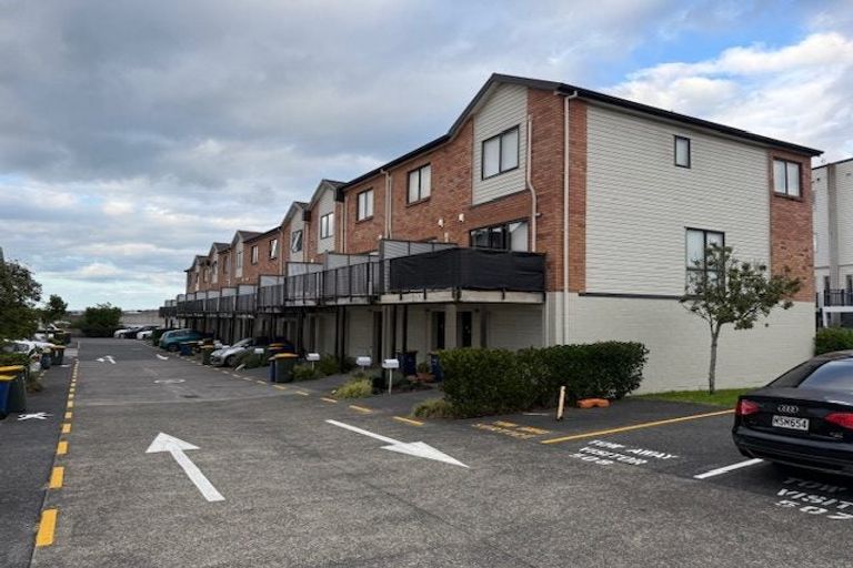 Photo of property in St Claire Village, 191/172 Mcleod Road, Te Atatu South, Auckland, 0610