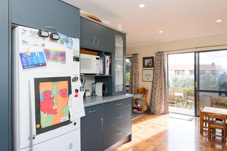 Photo of property in 28 Peppertree Glade, Kelvin Grove, Palmerston North, 4414