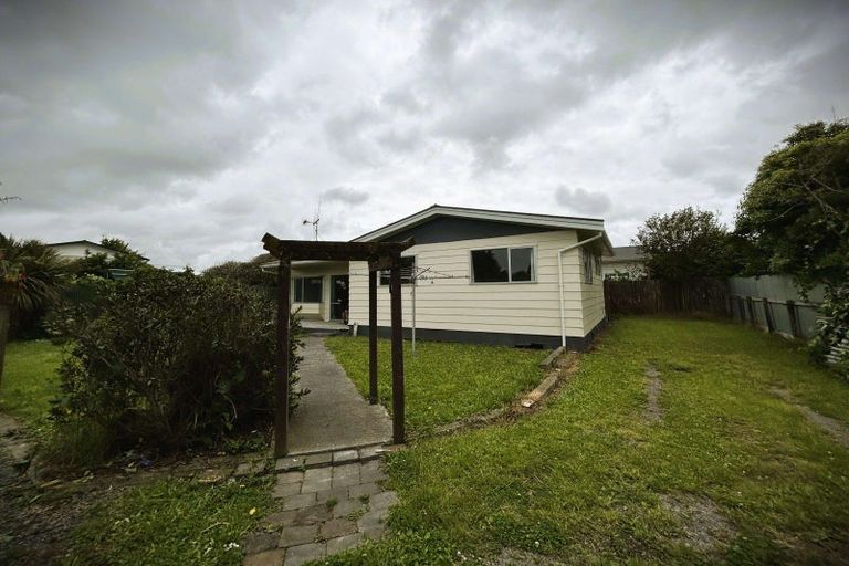 Photo of property in 18a Kiharoa Street, Otaki Beach, Otaki, 5512