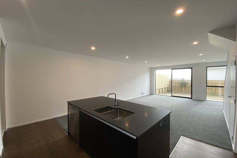 Photo of property in 62u4 Spenmoor Street, Newlands, Wellington, 6037