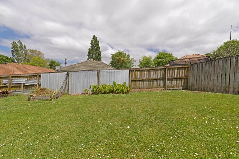 Photo of property in 15 Cretian Crescent, Henderson, Auckland, 0612