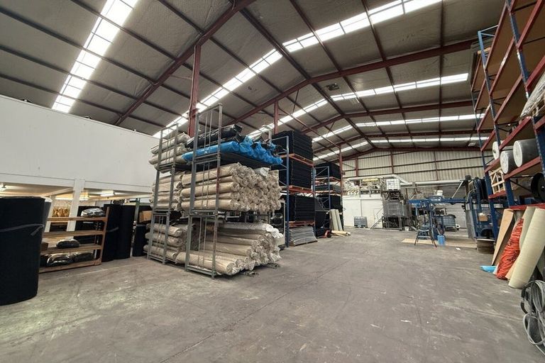 Photo of property in 2 Takaro Avenue, Sockburn, Christchurch, 8042