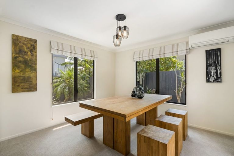 Photo of property in 8a Lupetti Rise, West Harbour, Auckland, 0618