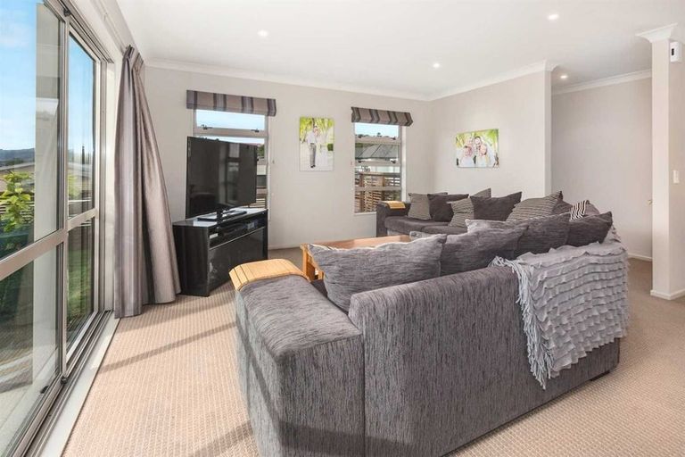 Photo of property in 76 Staithes Drive North, Whitby, Porirua, 5024