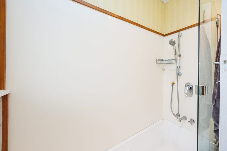 Photo of property in 21 Ilford Place, Awapuni, Palmerston North, 4412